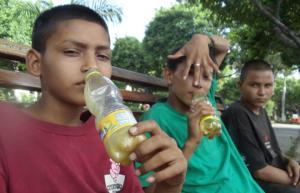 ادمان الغراء