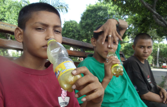 ادمان شم الغراء