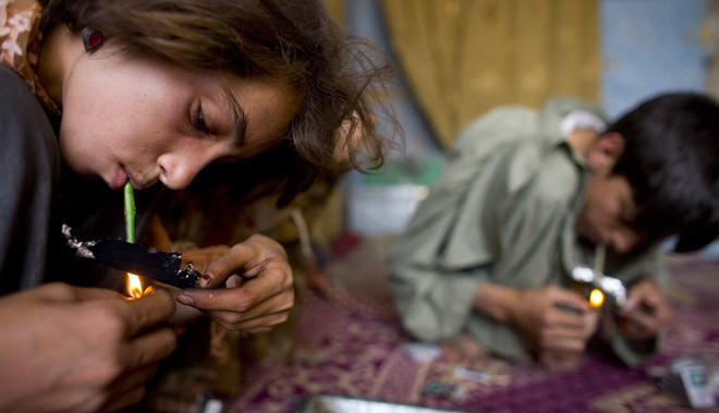 ماذا تفعلين مع الإبن المدمن